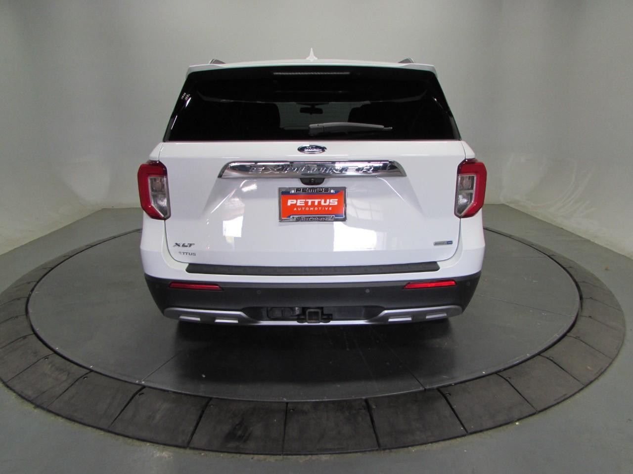 Ford Explorer Vehicle Full-screen Gallery Image 06