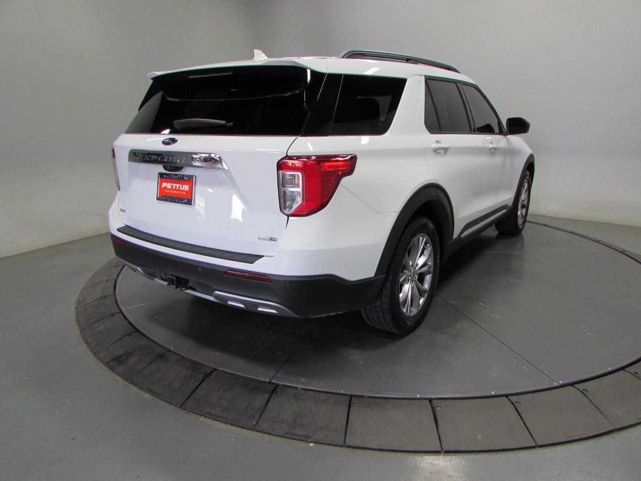 Ford Explorer Vehicle Full-screen Gallery Image 07