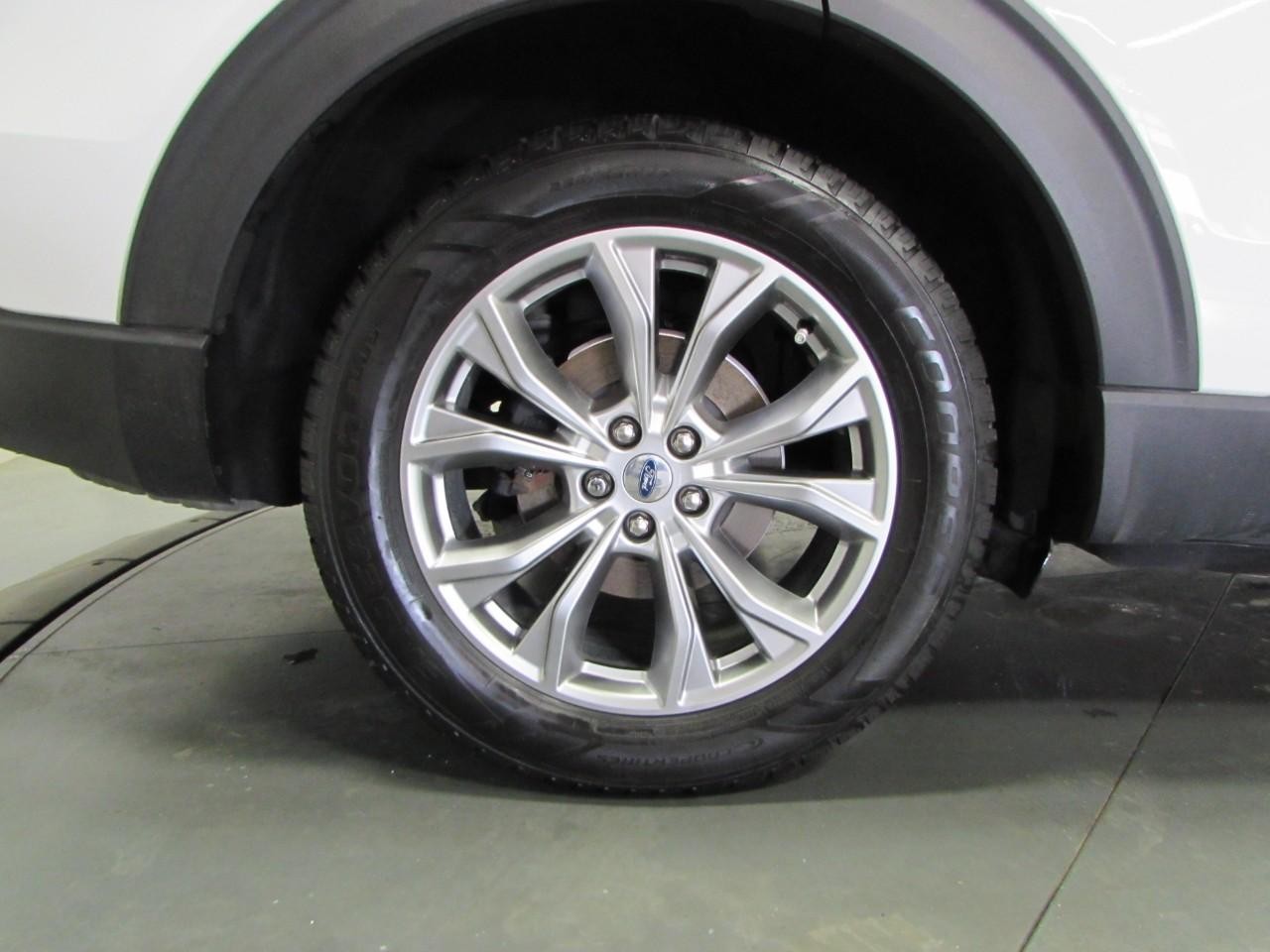 Ford Explorer Vehicle Full-screen Gallery Image 09