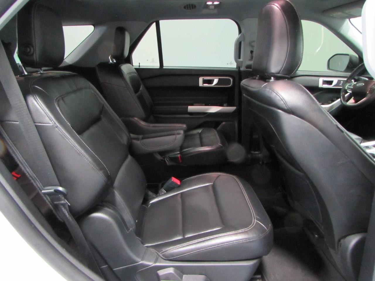 Ford Explorer Vehicle Full-screen Gallery Image 20