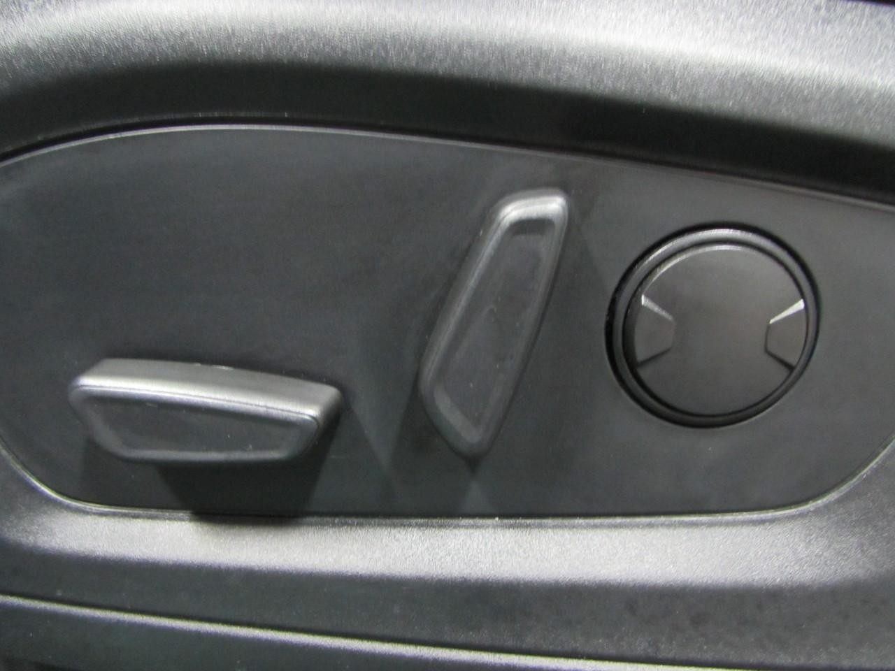 Ford Explorer Vehicle Full-screen Gallery Image 23