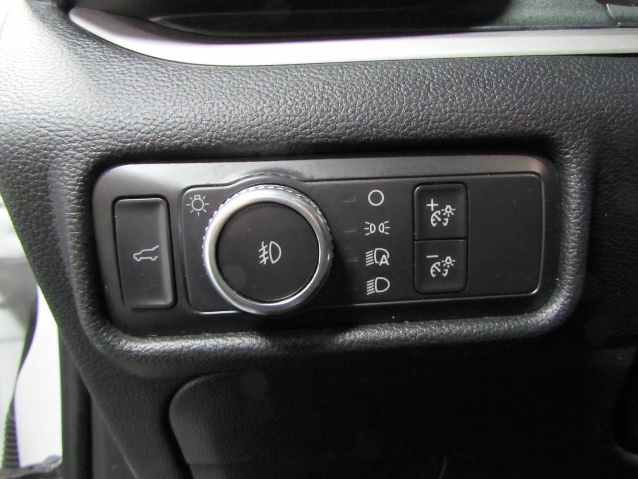 Ford Explorer Vehicle Full-screen Gallery Image 24