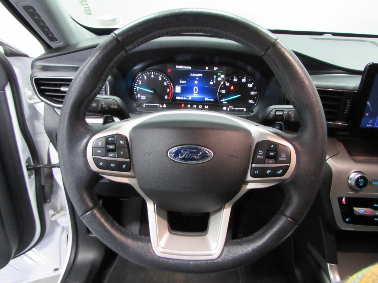 Ford Explorer Vehicle Full-screen Gallery Image 25