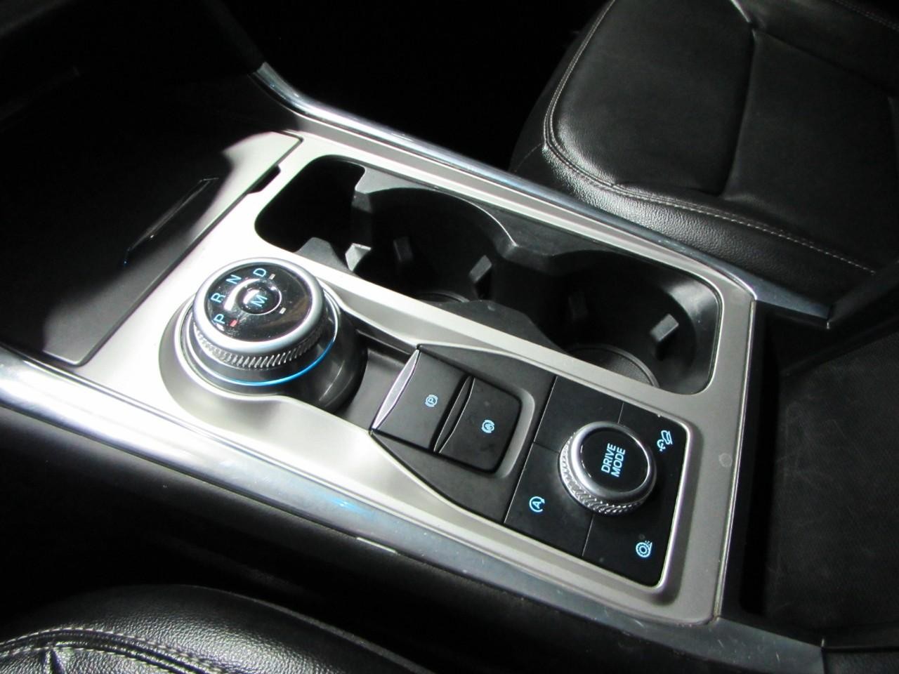 Ford Explorer Vehicle Full-screen Gallery Image 32