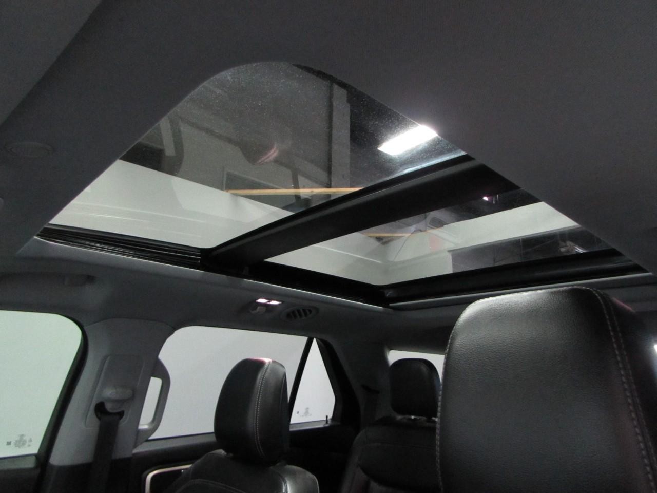 Ford Explorer Vehicle Full-screen Gallery Image 33