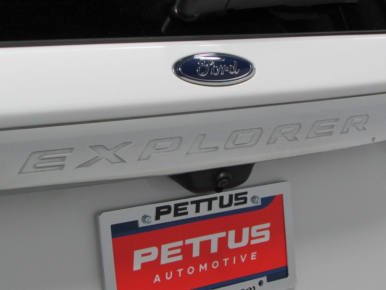 Ford Explorer Vehicle Full-screen Gallery Image 34