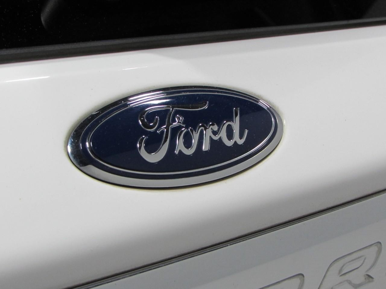 Ford Explorer Vehicle Full-screen Gallery Image 35
