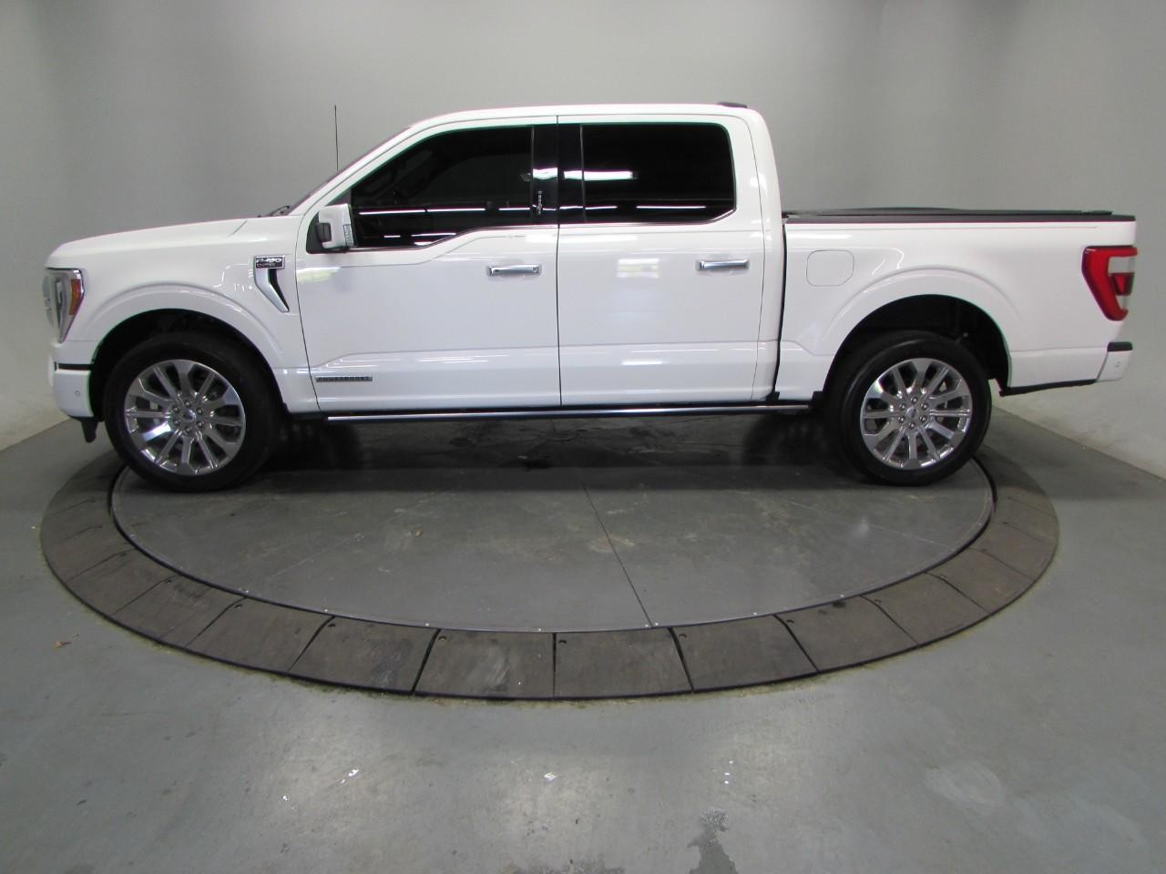 Ford F-150 Vehicle Full-screen Gallery Image 04