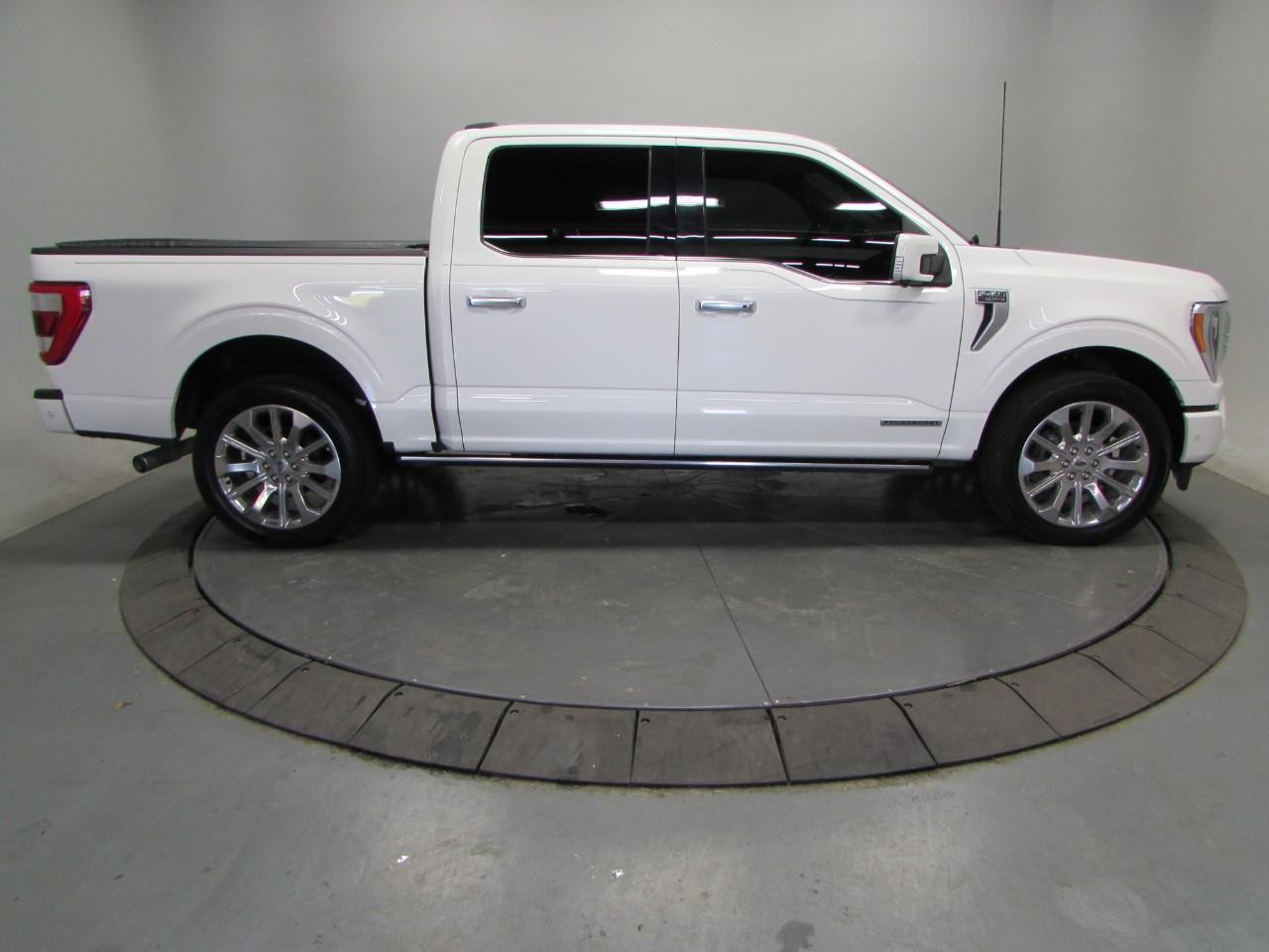 Ford F-150 Vehicle Full-screen Gallery Image 08