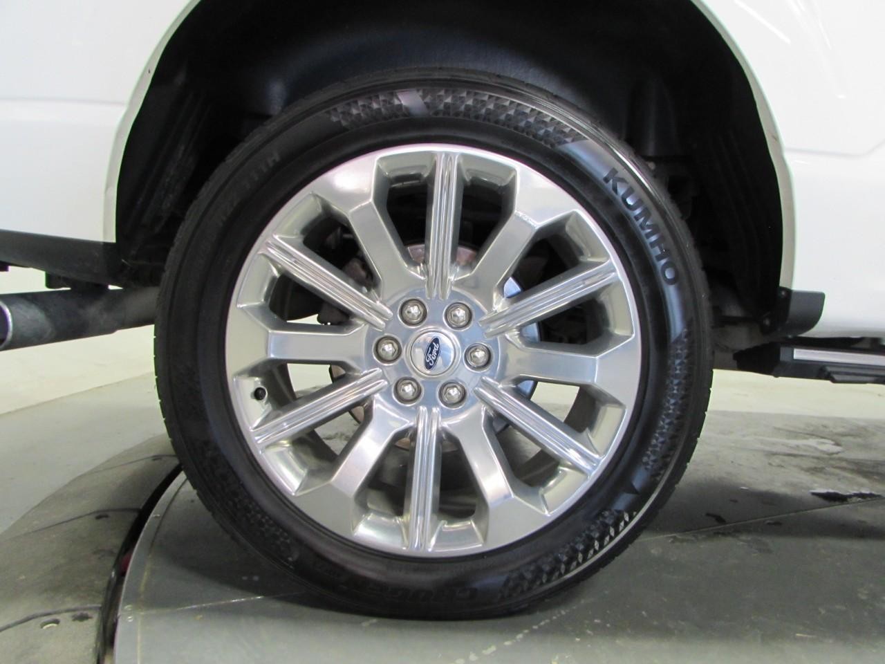 Ford F-150 Vehicle Full-screen Gallery Image 09