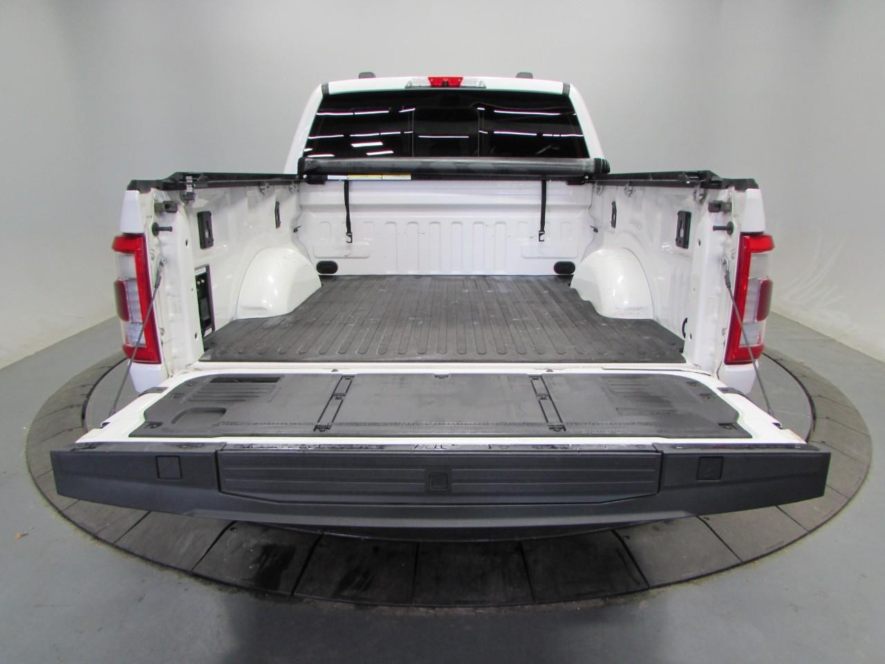 Ford F-150 Vehicle Full-screen Gallery Image 11