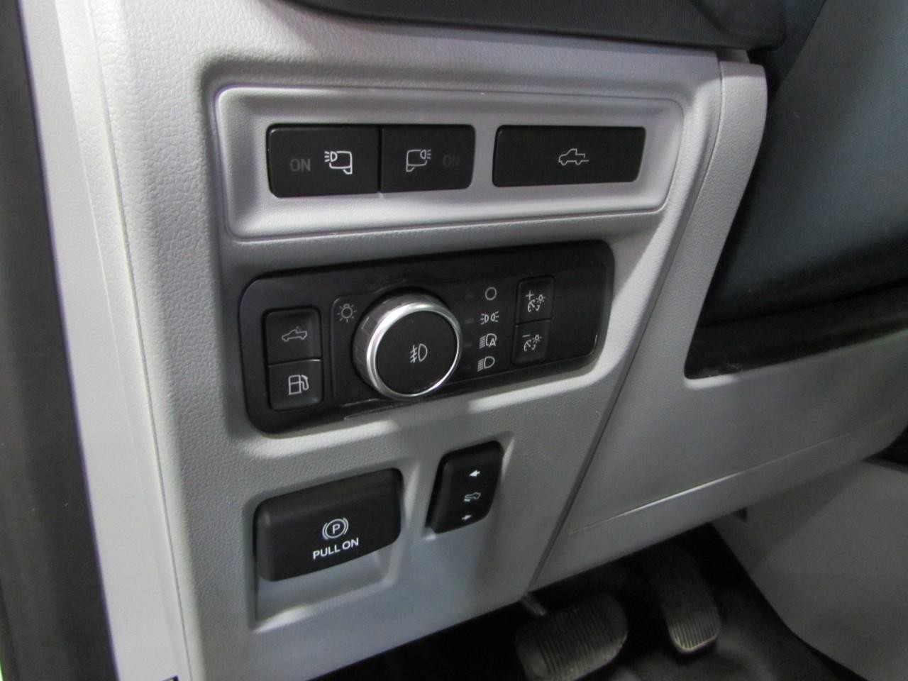 Ford F-150 Vehicle Full-screen Gallery Image 23