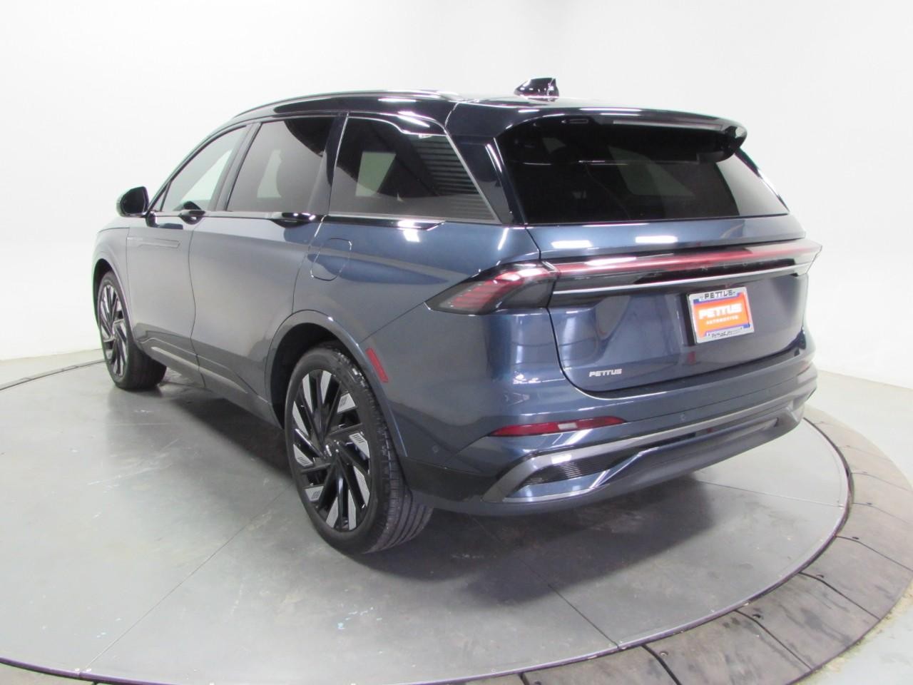 View vehicle photo 5