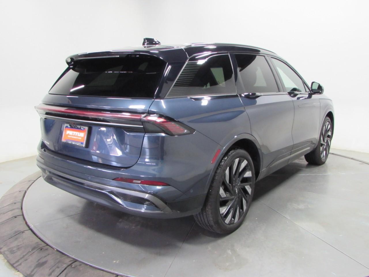 View vehicle photo 7