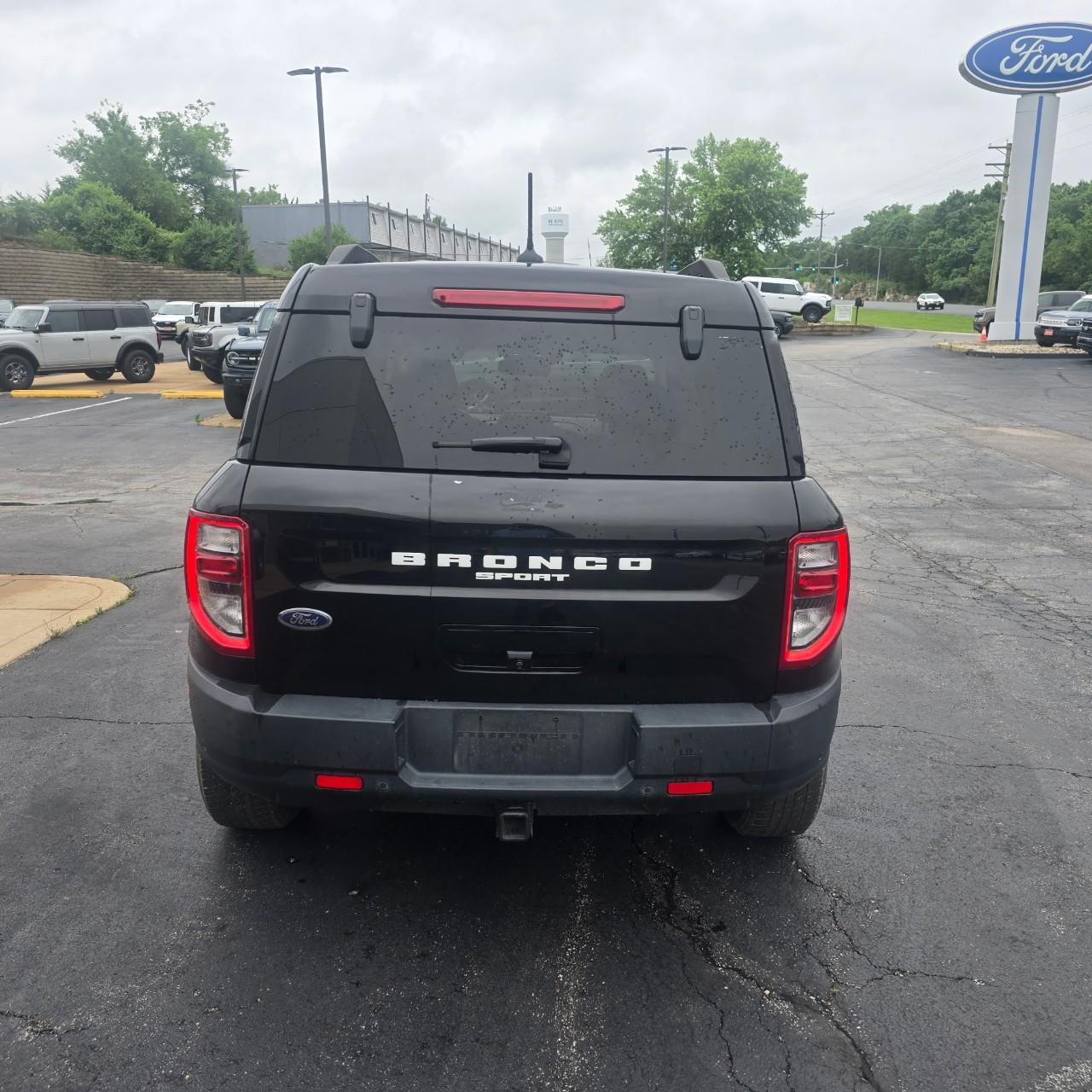 Ford Bronco Sport Vehicle Full-screen Gallery Image 02