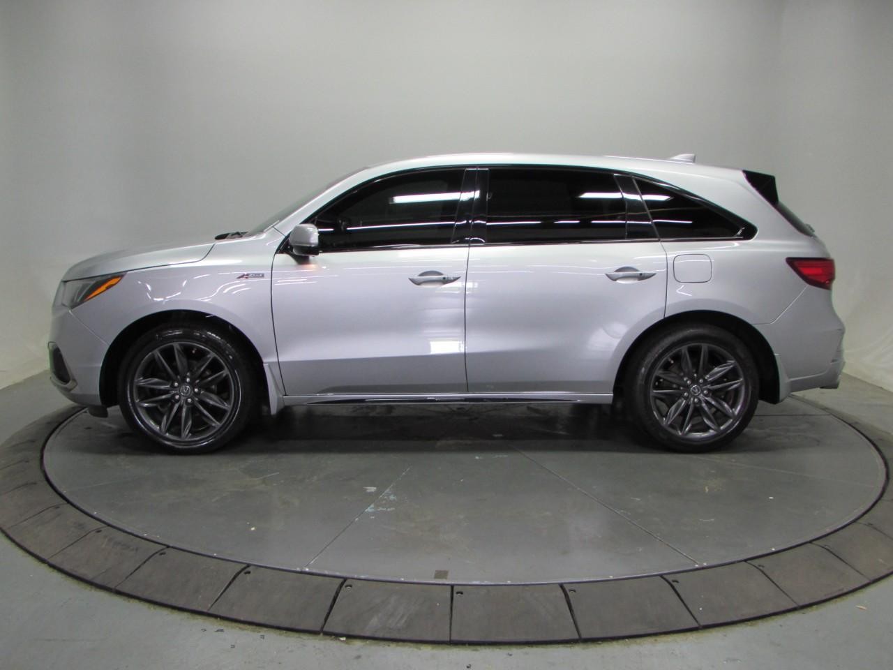 Acura MDX Vehicle Full-screen Gallery Image 04