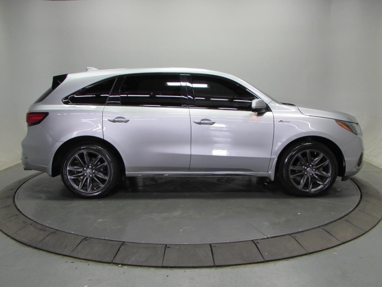 Acura MDX Vehicle Full-screen Gallery Image 08