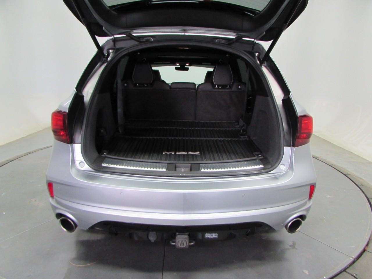 Acura MDX Vehicle Full-screen Gallery Image 11