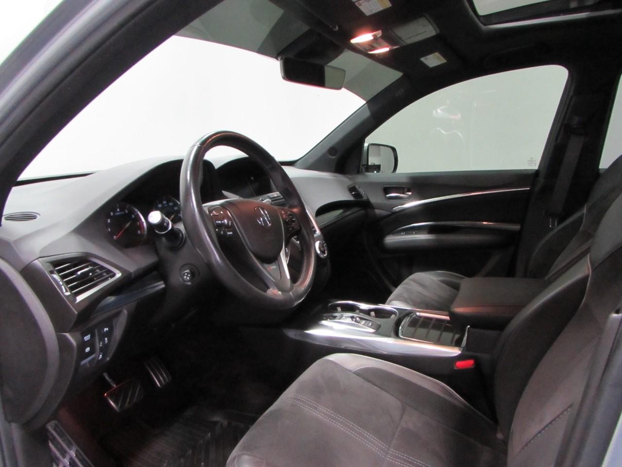 Acura MDX Vehicle Full-screen Gallery Image 13