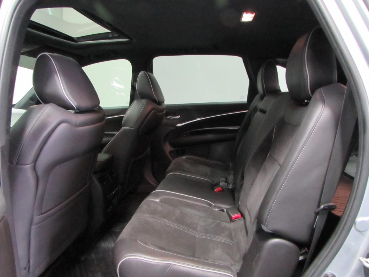 Acura MDX Vehicle Full-screen Gallery Image 15