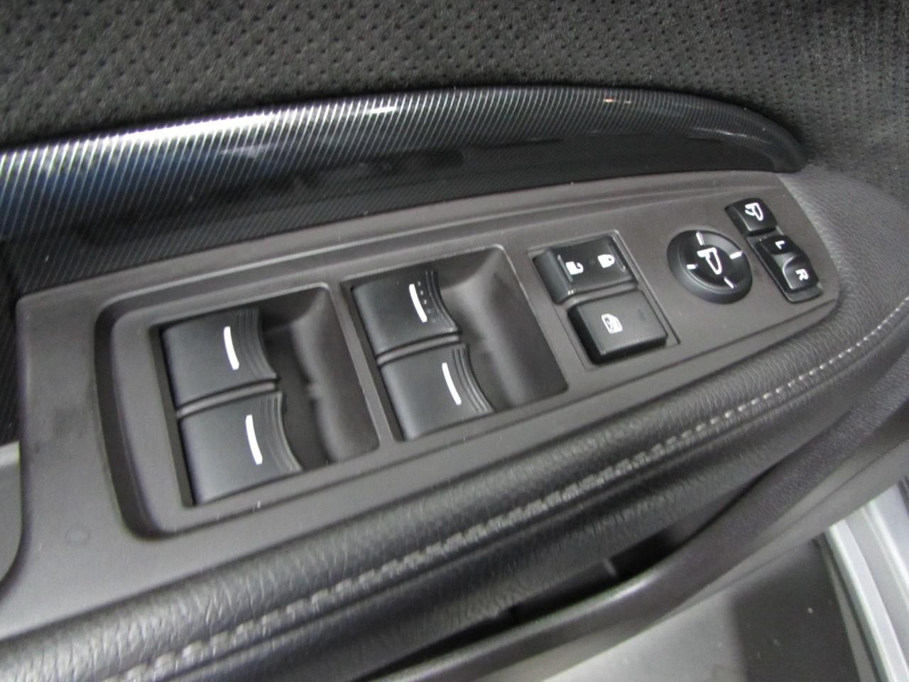 Acura MDX Vehicle Full-screen Gallery Image 20