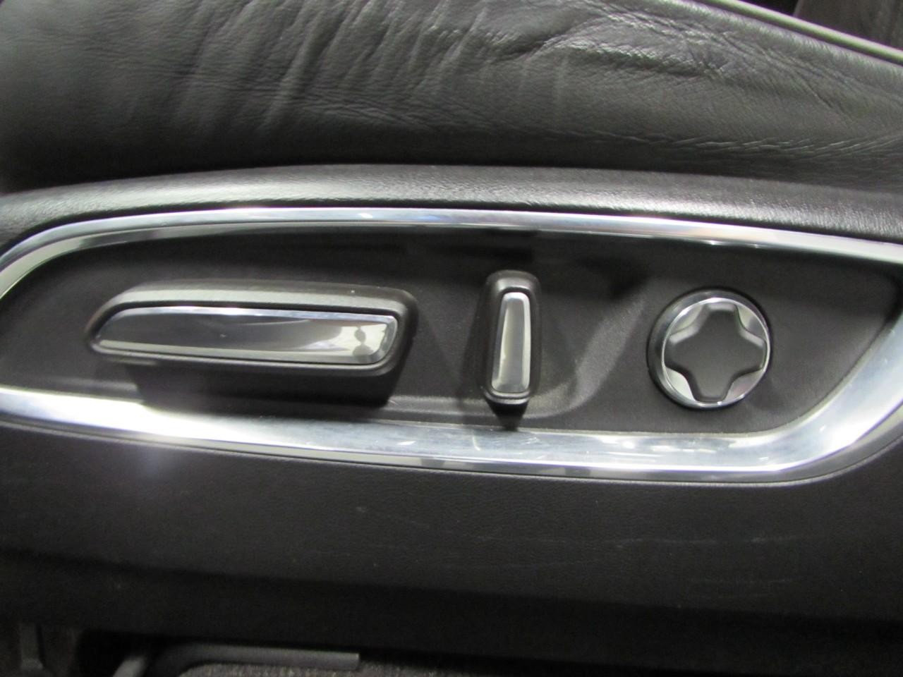 Acura MDX Vehicle Full-screen Gallery Image 22