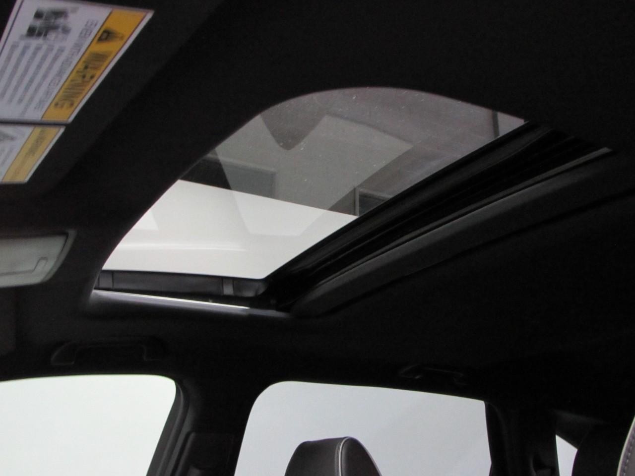 Acura MDX Vehicle Full-screen Gallery Image 32