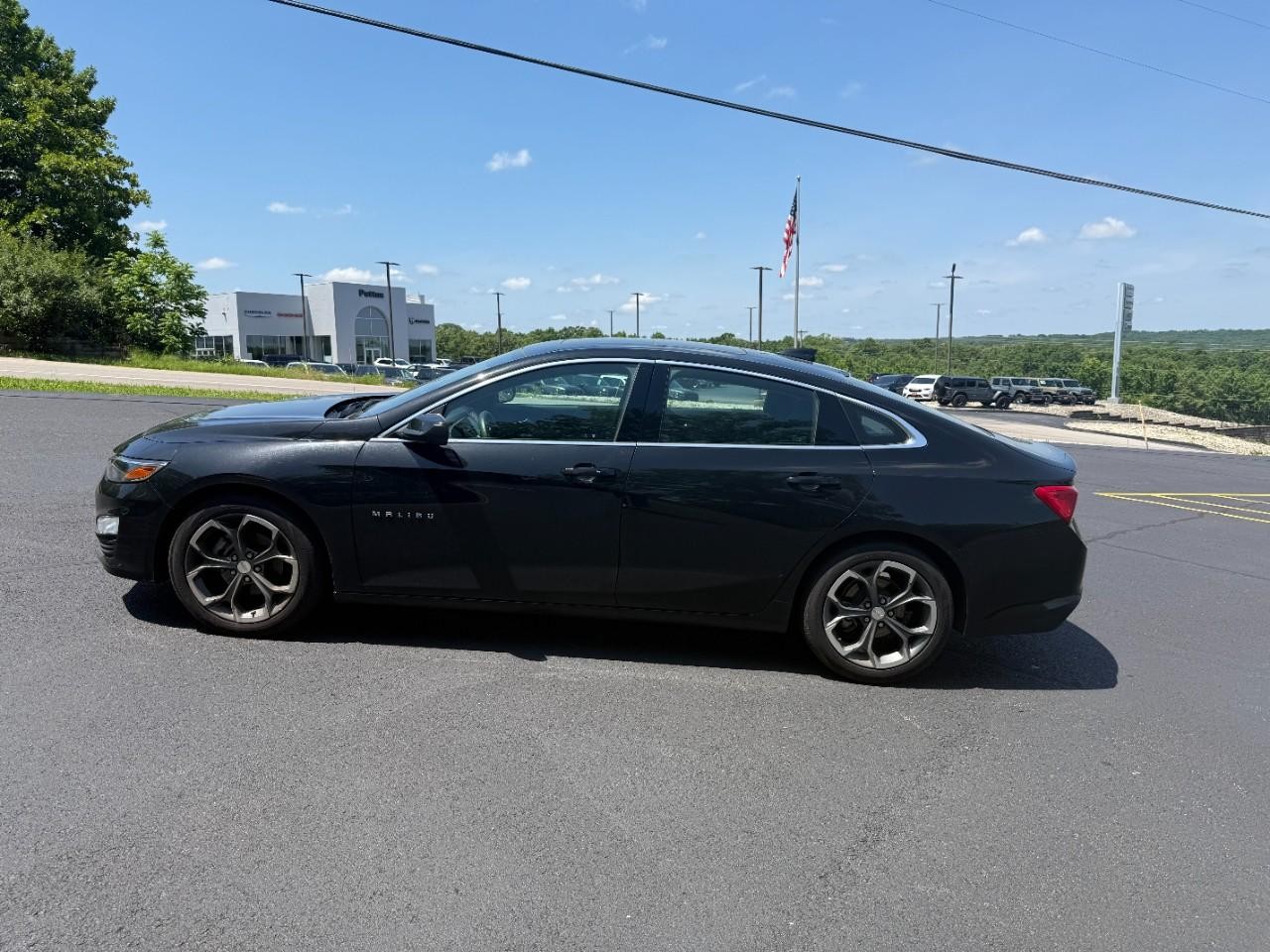 Chevrolet Malibu Vehicle Full-screen Gallery Image 02