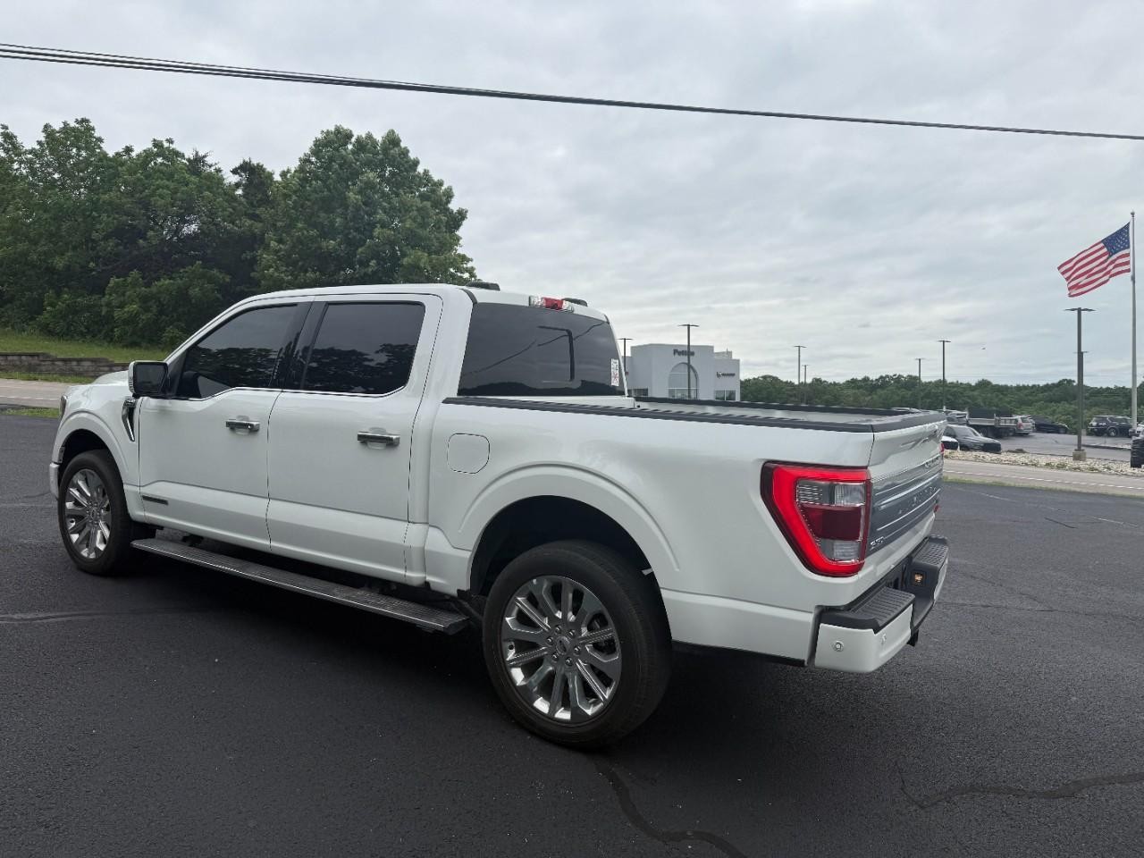 Ford F-150 Vehicle Full-screen Gallery Image 03