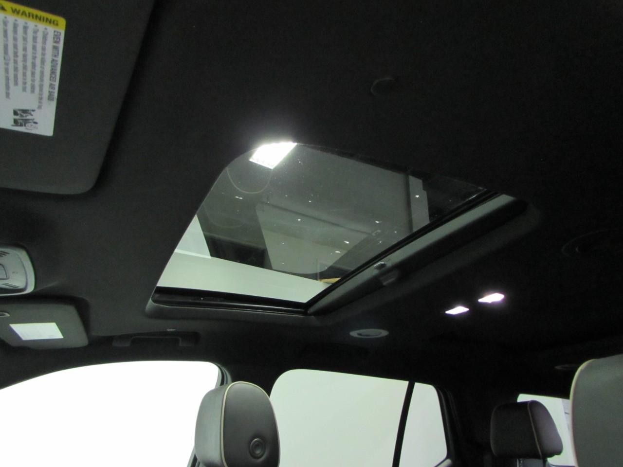Chevrolet Traverse Vehicle Full-screen Gallery Image 33