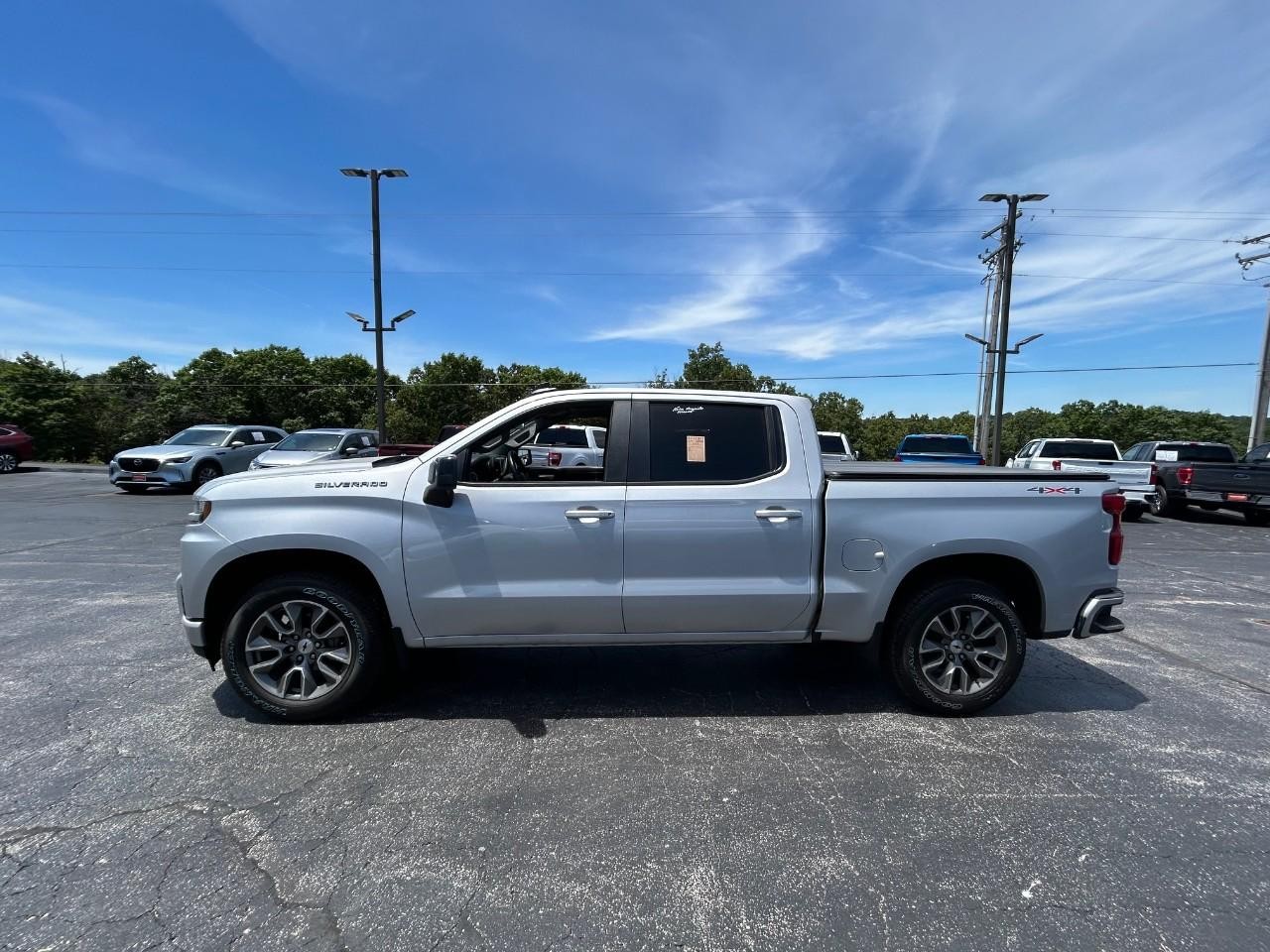 Chevrolet Silverado 1500 Vehicle Full-screen Gallery Image 02