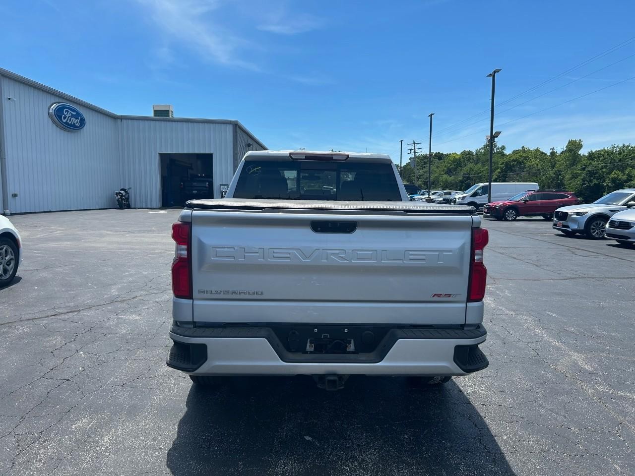 Chevrolet Silverado 1500 Vehicle Full-screen Gallery Image 03