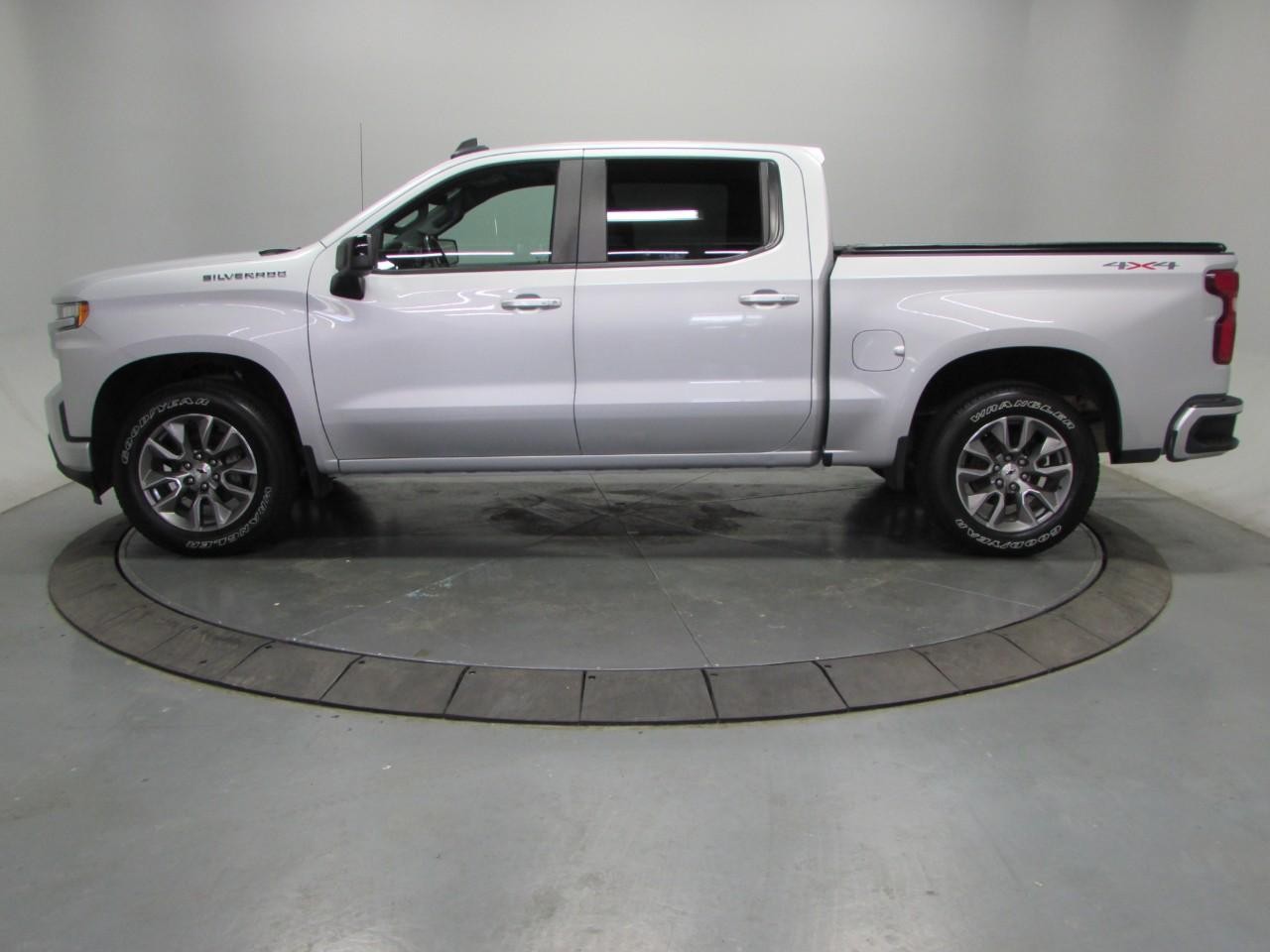 Chevrolet Silverado 1500 Vehicle Full-screen Gallery Image 04
