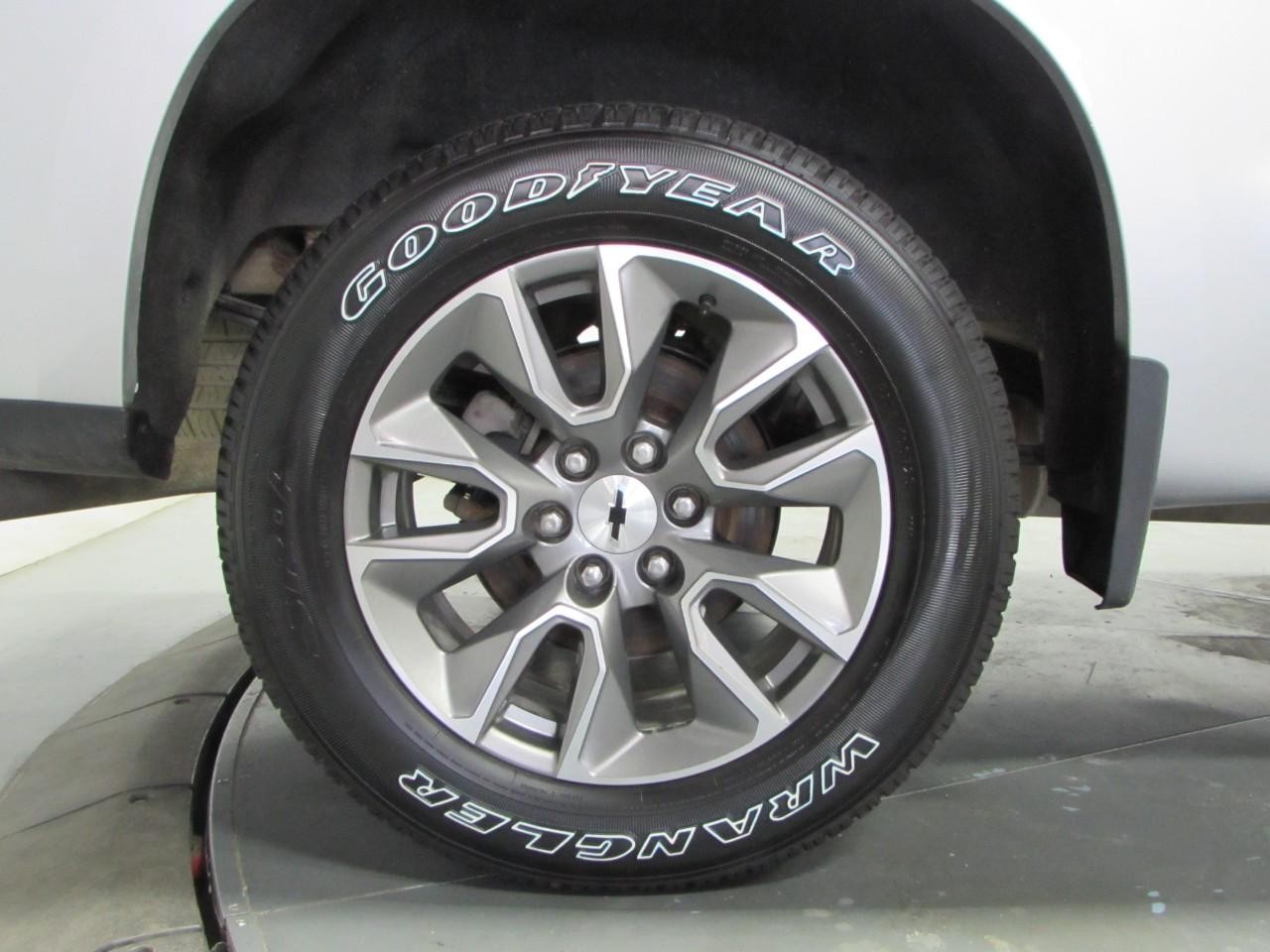 Chevrolet Silverado 1500 Vehicle Full-screen Gallery Image 09