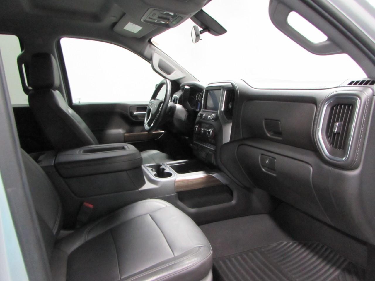 Chevrolet Silverado 1500 Vehicle Full-screen Gallery Image 17