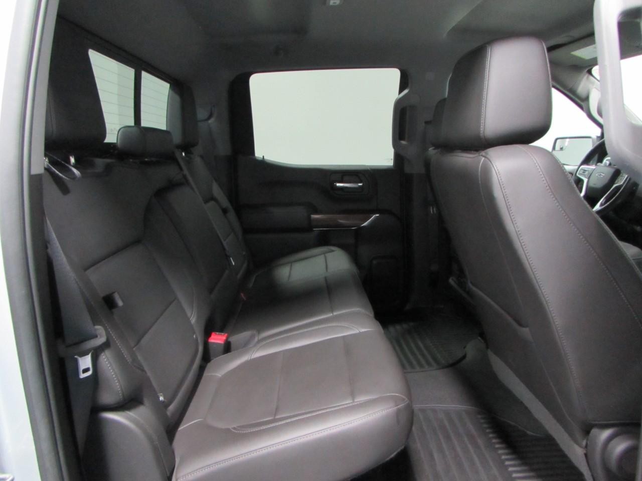 Chevrolet Silverado 1500 Vehicle Full-screen Gallery Image 19
