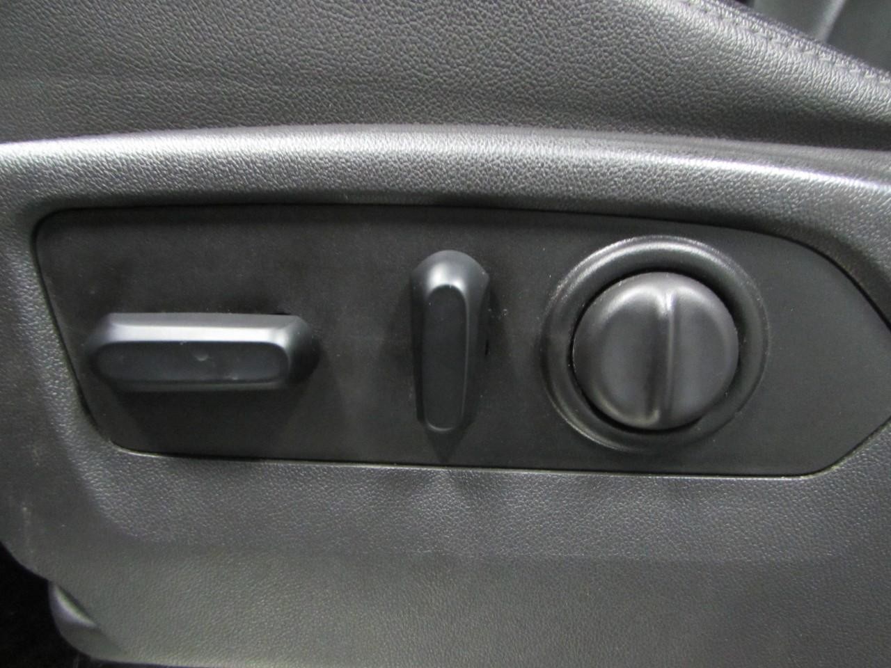 Chevrolet Silverado 1500 Vehicle Full-screen Gallery Image 21