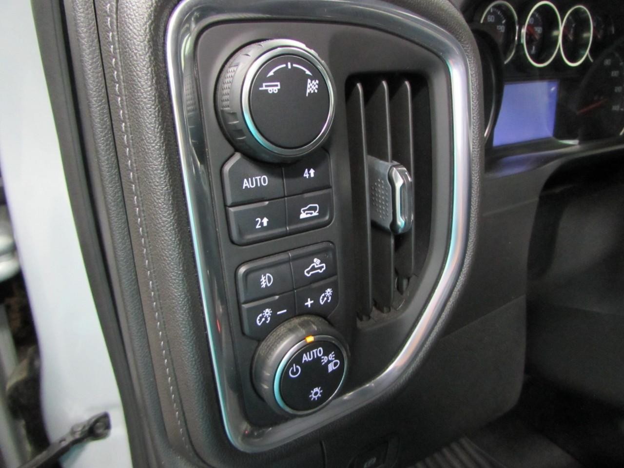 Chevrolet Silverado 1500 Vehicle Full-screen Gallery Image 22