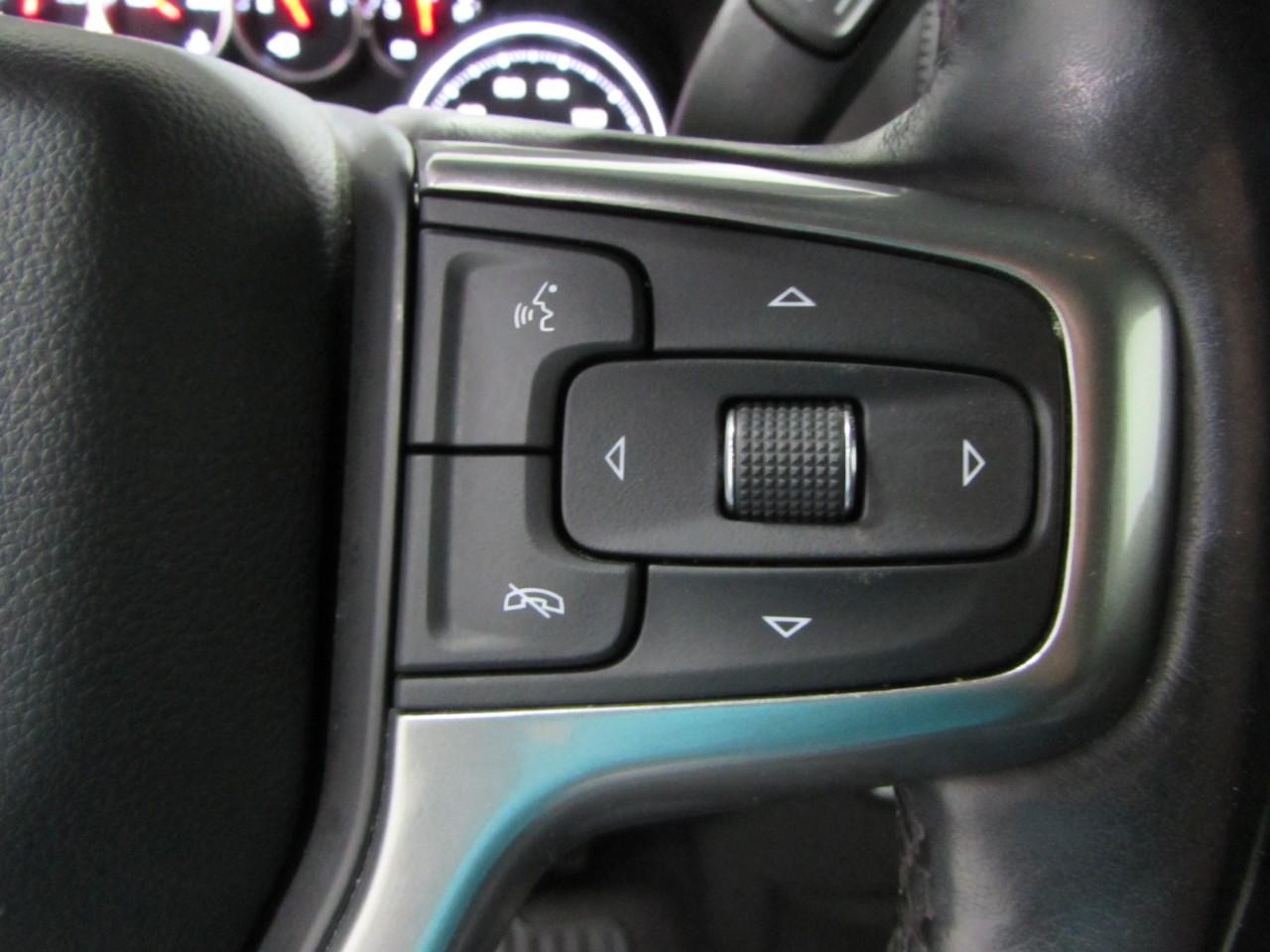 Chevrolet Silverado 1500 Vehicle Full-screen Gallery Image 25