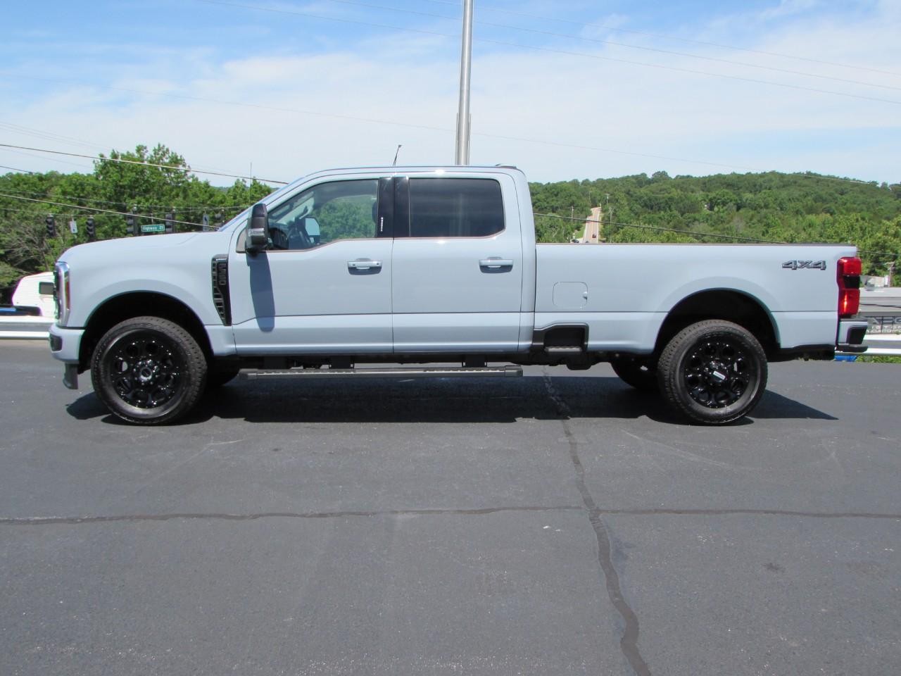 2026 Avalanche Ford Super Duty F-350 SRW Lariat 4X4 Truck