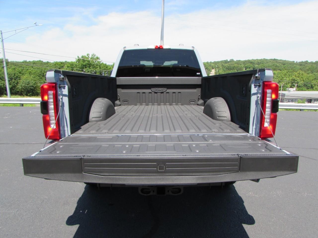 2026 Avalanche Ford Super Duty F-350 SRW Lariat 4X4 Truck