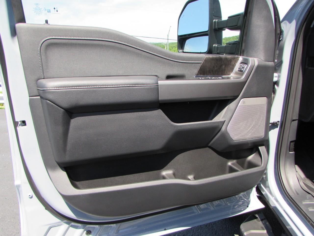 2026 Avalanche Ford Super Duty F-350 SRW Lariat 4X4 Truck
