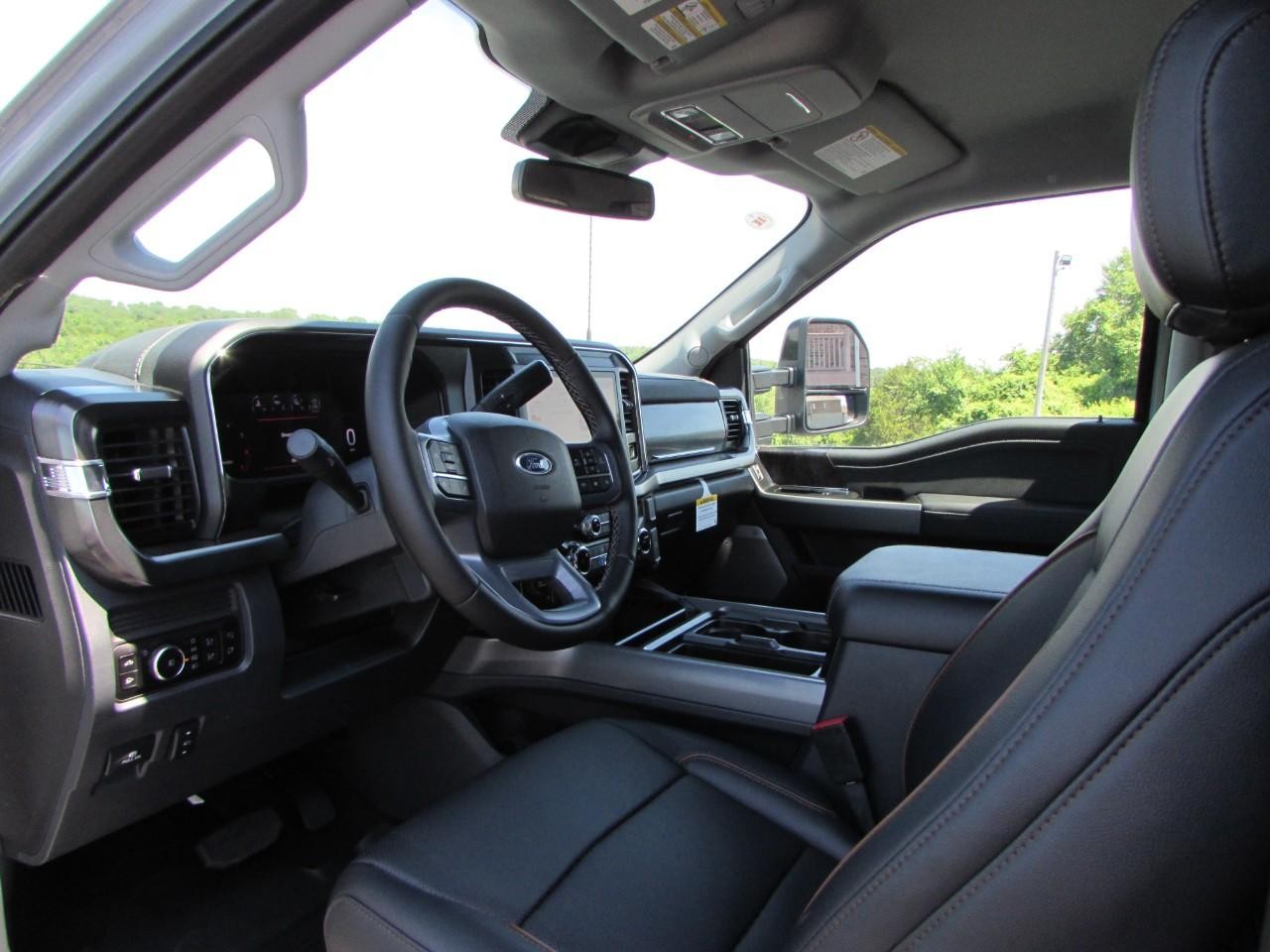 2026 Avalanche Ford Super Duty F-350 SRW Lariat 4X4 Truck