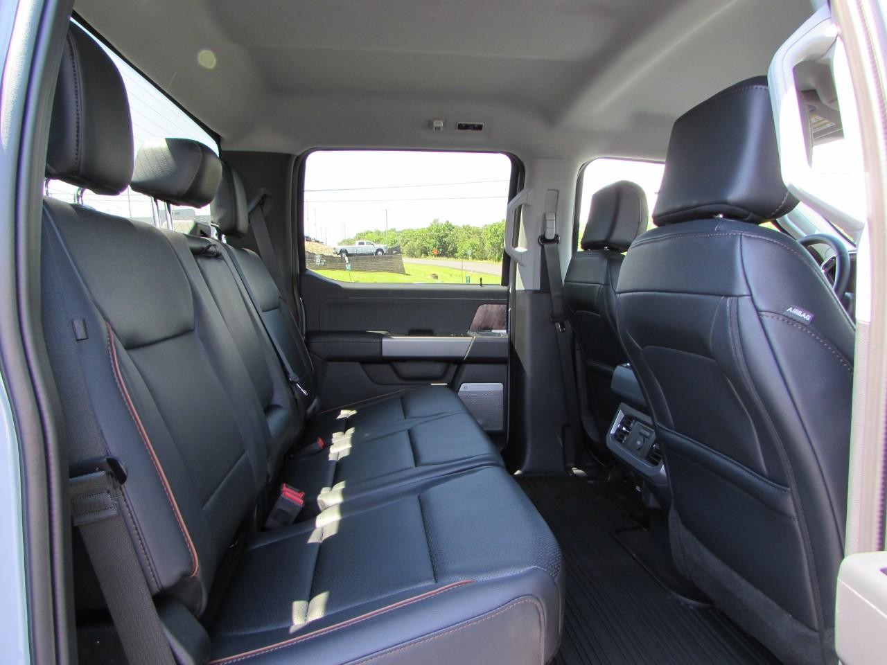 2026 Avalanche Ford Super Duty F-350 SRW Lariat 4X4 Truck