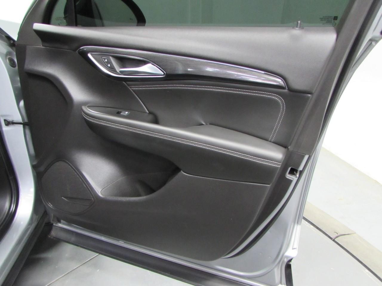 Buick Envision Vehicle Full-screen Gallery Image 16
