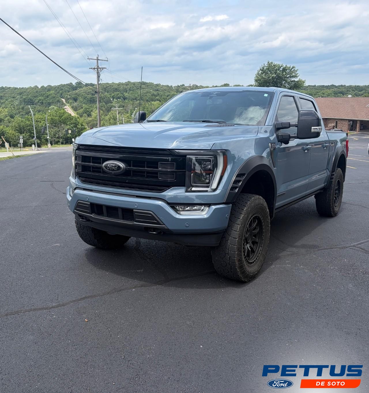 Ford F-150 Vehicle Full-screen Gallery Image 01