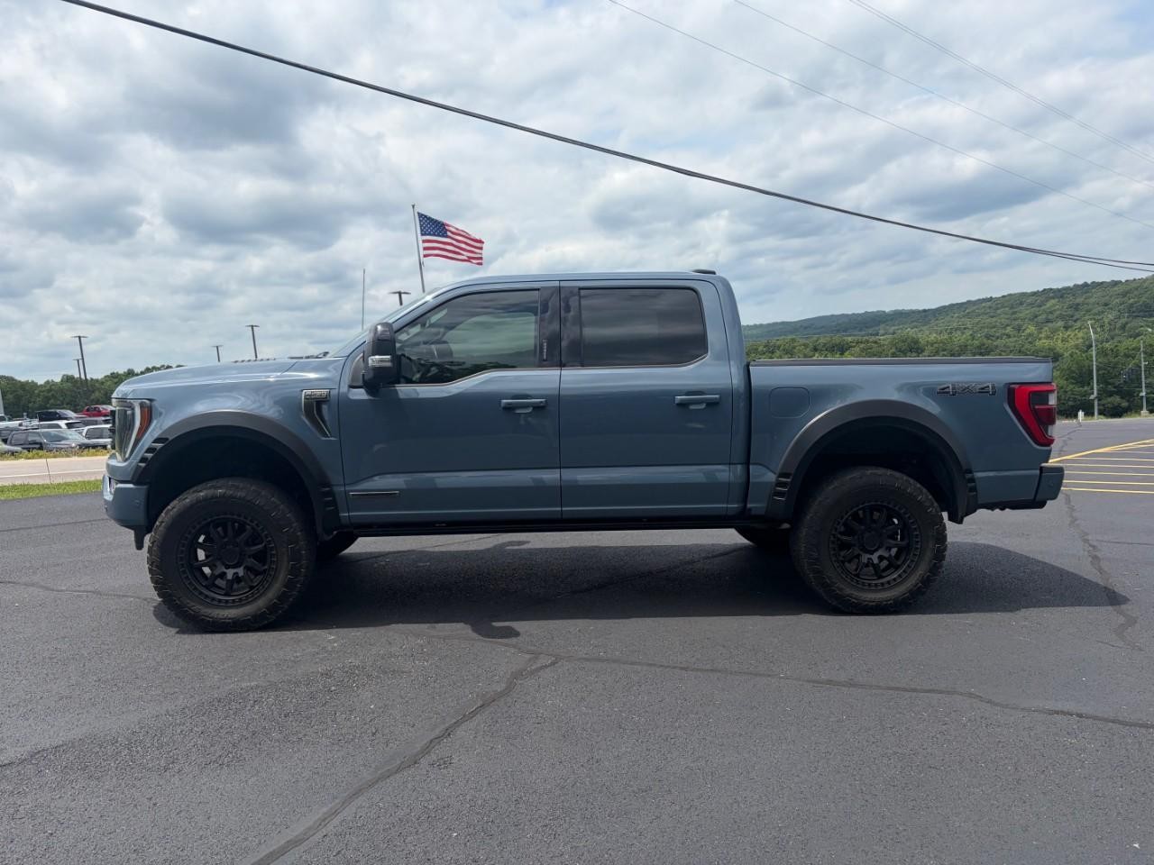 Ford F-150 Vehicle Full-screen Gallery Image 02