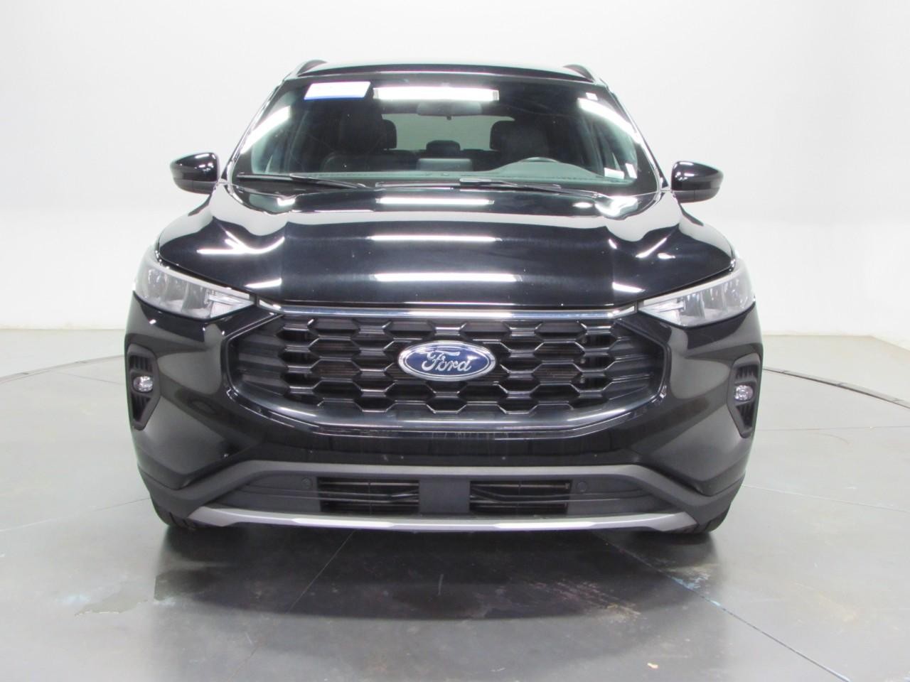 Ford Escape Vehicle Full-screen Gallery Image 02