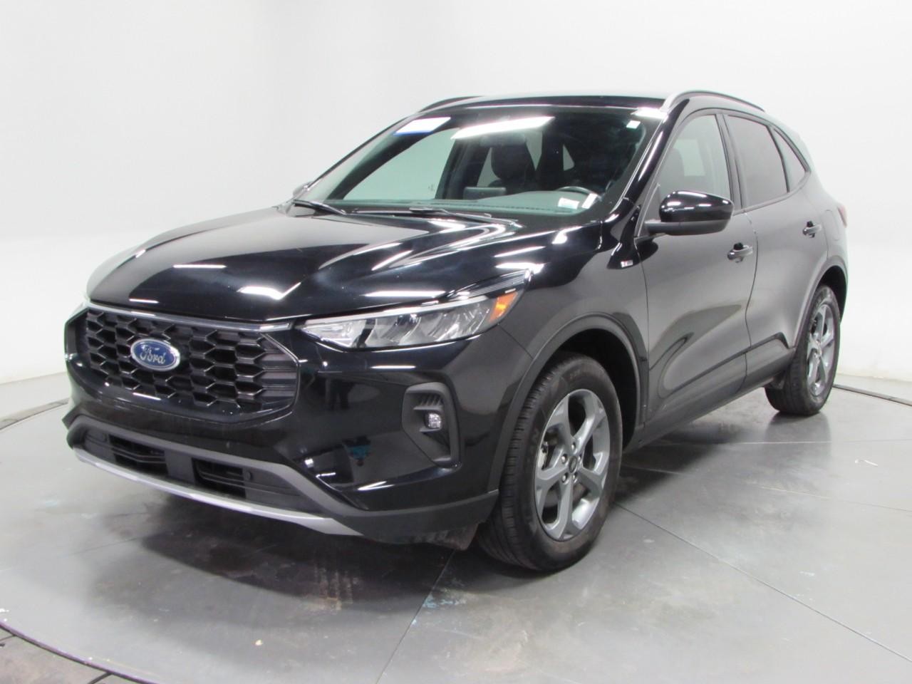 Ford Escape Vehicle Full-screen Gallery Image 03