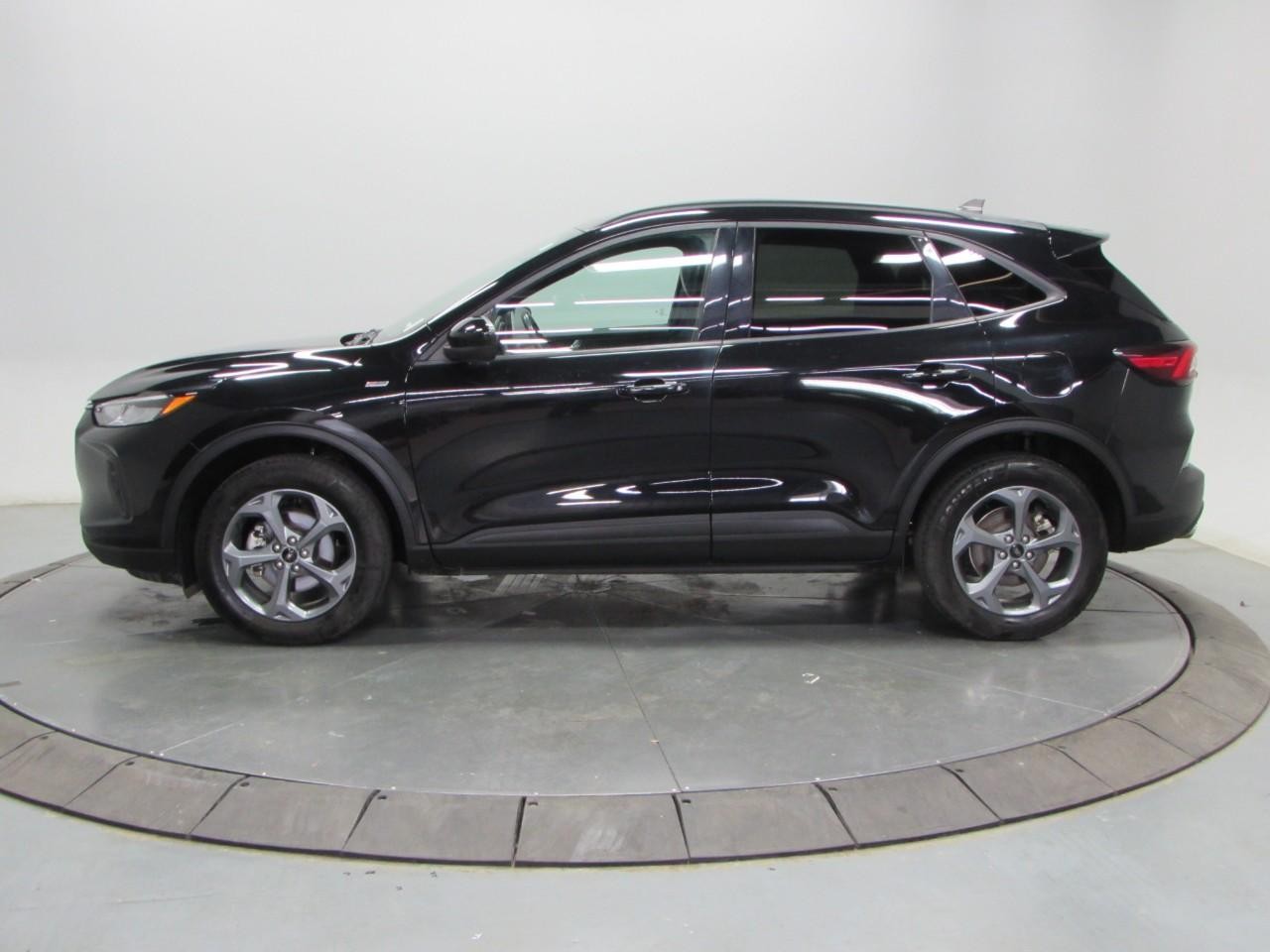 Ford Escape Vehicle Full-screen Gallery Image 04